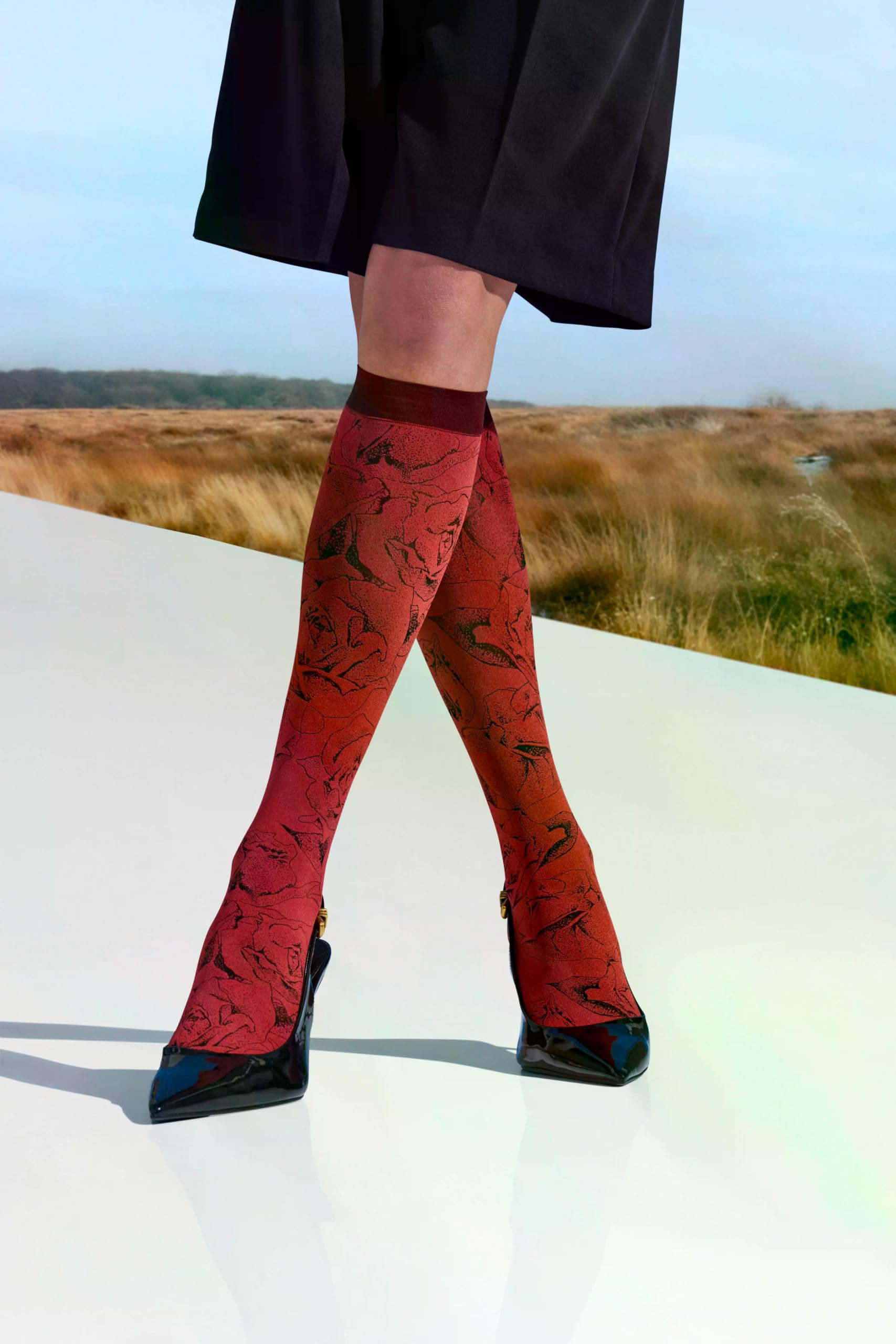 falke-rose-brush-kniestr-mpfe-grau-silver-3462-rosenmuster image 3