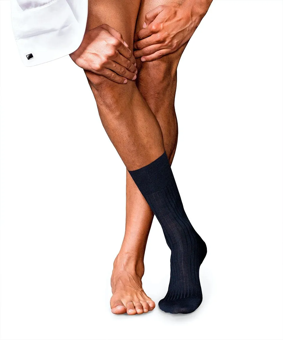 falke-no-7-finest-merino-socken-dark-navy-wolle image 1