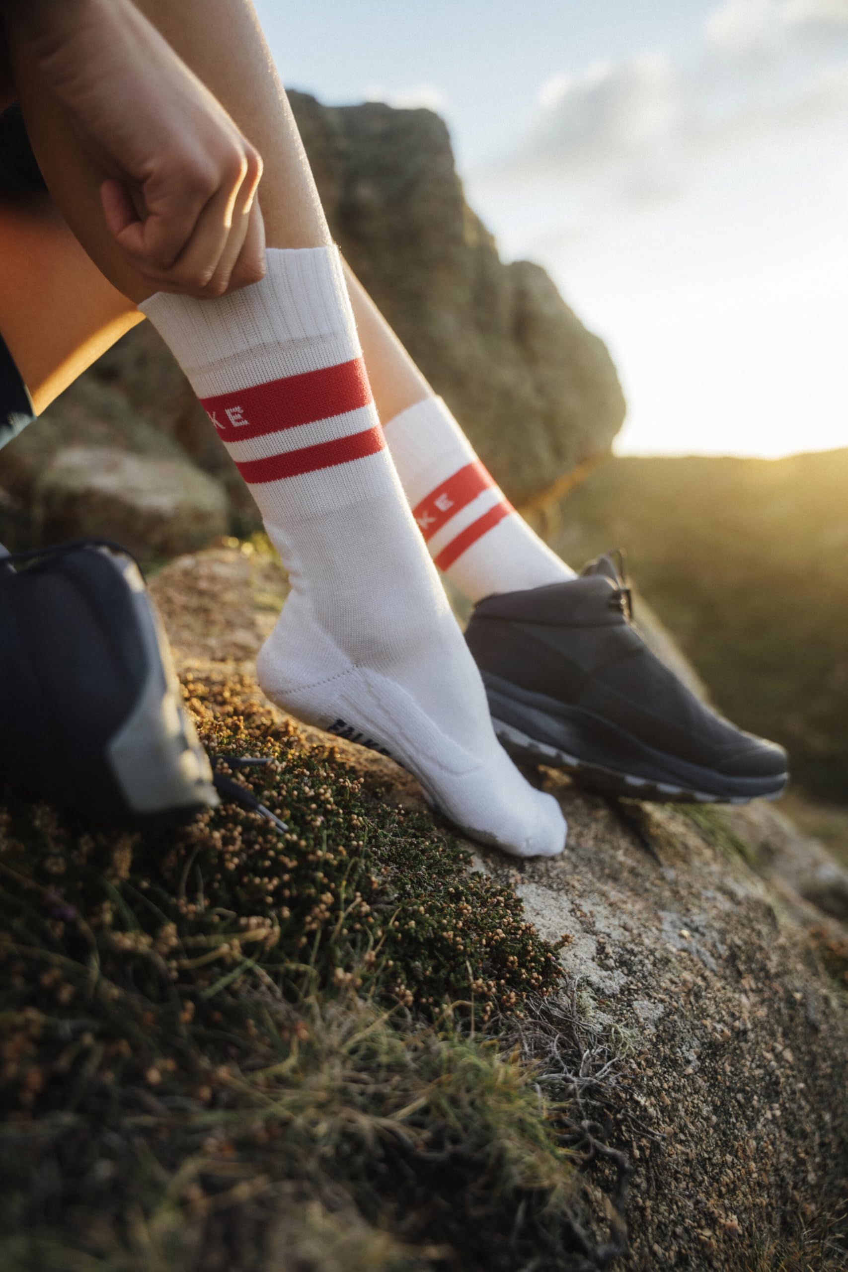 falke-tk2-cool-wandersocken-damen-grau-morning-sky-antiblasen image 3