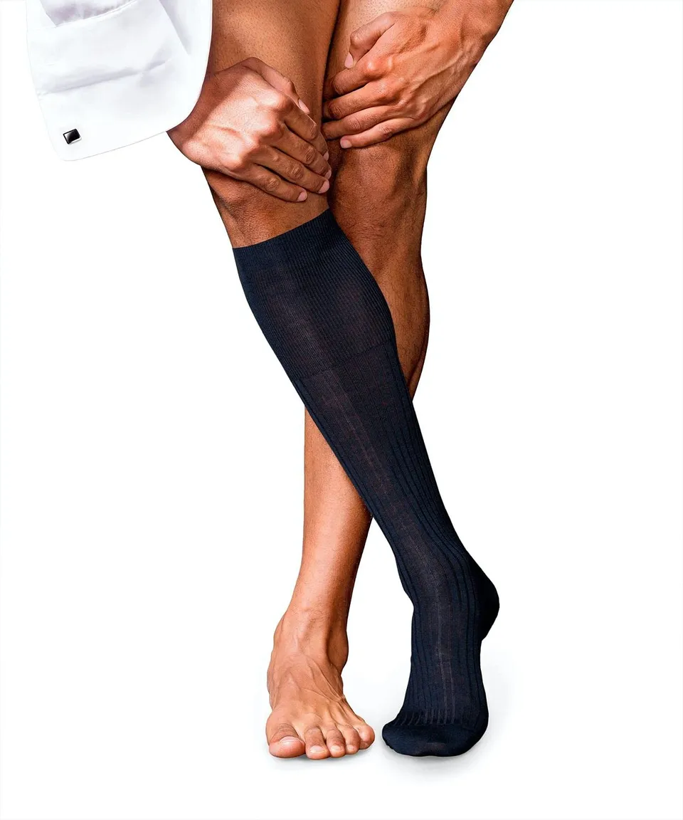 falke-no-7-kniestr-mpfe-herren-navy-merinowolle image 1