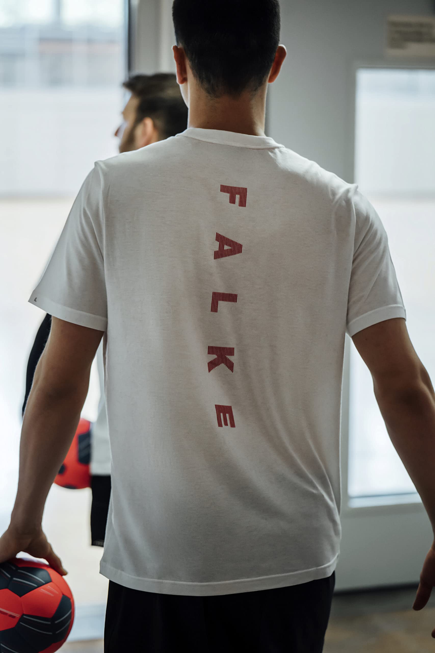 falke-core-logo-shirt-damen-schwarz-funktionsshirt-kurzarm image 4